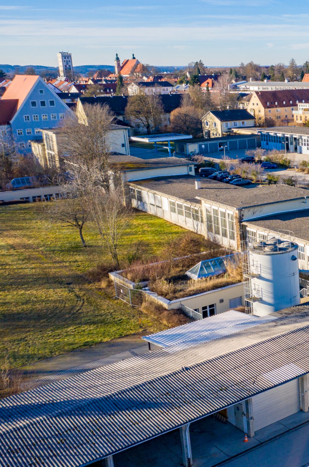 Luftbild des ehemaligen Uniper-Geländes in Landsberg am Lech, hinten das Bayertor